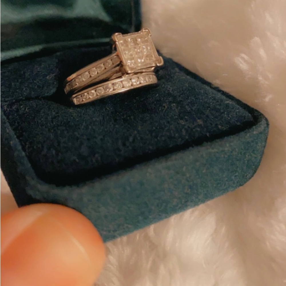 1.5 CARAT DIAMOND. Engagement Set. 10k white gold band Size 7.